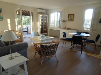 06D - Appartement spacieux avec terrasses, jardin et piscine, Roquefort-les-Pins (Foto 4)