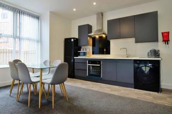 FREE PARKING - Spacious 2-BR close to Salford Royal, Manchester (fotografie 3)