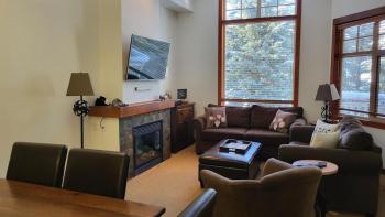 Settlers Crossing #41 by Bear Country, Sun Peaks (fotografie 3)