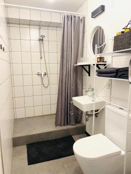 Modern & Cozy Gem - Spacious Central Retreat with private entrance, Vilna (foto 5)