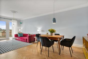 CLS Zentrale City-Wohnung in Hamburg mit E-Laden und Tiefgarage, Klimaanlage, gratis WLAN, Smart TV, großer Balkon, Blick über Hamburg, Parkplatz, Cafe im Haus, Bushaltestelle direkt gegenüber, Flex Check In, Hamburgo (foto 2)