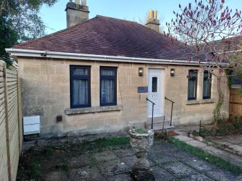 Newly renovated 2-bed bungalow, Bath (photo 2)