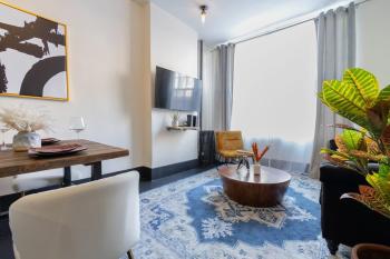 E10-1 Designer East Village Townhouse 1BR, New York (fotografie 2)