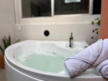 Apto BBC With Jacuzzi In Heart Of Provenza, Medellín (fotografie 5)
