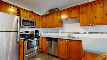 2BR in Symphony close to Whistler Village with Complex Hot Tub and Gas Fireplace, Whistler (foto 3)