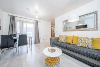 Luxury Central London Balcony 1-Bed Apartment w Parking, London (photo 4)