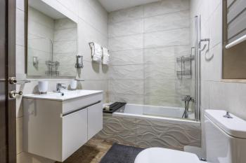Large & Modern 3BR Seafront Apartment with Large Balcony - Close to Saint Julian's, Sliema, & Manoel Island, Il-Gżira (photo 5)