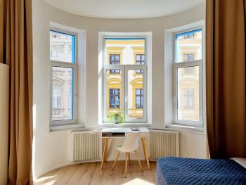 7th Heaven Apartment close to metro and center, Прага (фото 4)