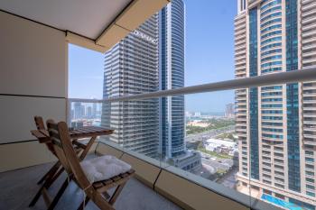 Vibrant 1BR at Prime Location Dubai Marina by Deluxe Holiday Homes, Dubai (photo 3)