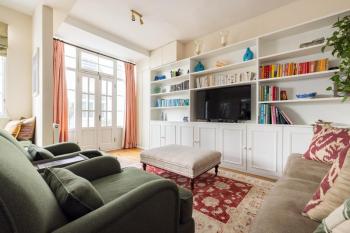 Traditional Treasure – 3 Bedroom Home by Hyde Park, London (photo 3)