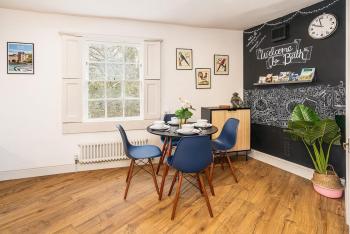 Beautiful Central 2 Bed Flat, Bath (photo 2)