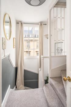 Beautiful Central 2 Bed Flat, Bath (photo 3)