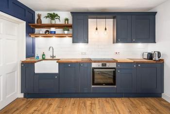Beautiful Central 2 Bed Flat, Bath (photo 4)