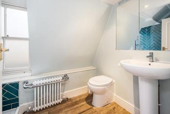 Beautiful Central 2 Bed Flat, Bath (photo 5)