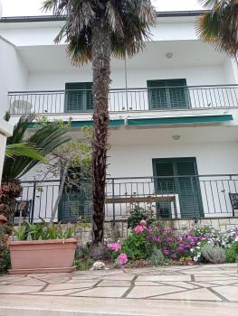 Lui, Gradac (fotografie 2)