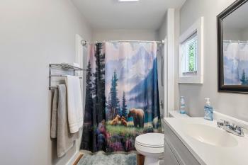 Private Cozy Cabin with Hot Tub & Mt View - Only 10 min to The Parkway, Sevierville (Foto 3)