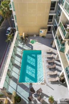 The Turquoise Lounge - Chic 2BR Beach view Pool, Sauna, Los Angeles (foto 3)