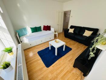 Lovely 2-bed 15 mins walk to The Shard, London (photo 3)
