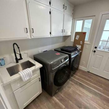 Home in the City: 4BR Fresno Retreat w POOL, Fresno (fotografie 2)