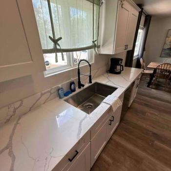 Home in the City: 4BR Fresno Retreat w POOL, Fresno (fotografie 3)
