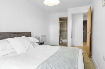 High rise 2 Bedroom & 2 Bath Apartment with Parking, balcony & amazing view, Manchester (fotografie 5)