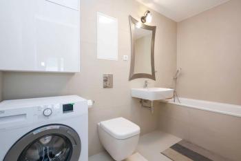 Danubius One - spacious apartment w free parking, Bratislava (photo 2)
