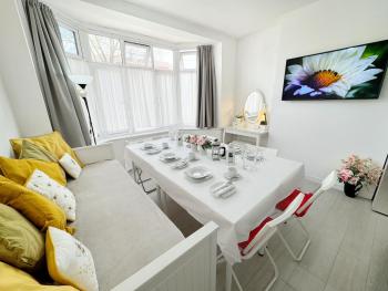 Luxurious House near Excel- Air Conditioning, 9 Beds, 2 Baths, Garden, fast WiFi, Londyn (zdjęcie 3)