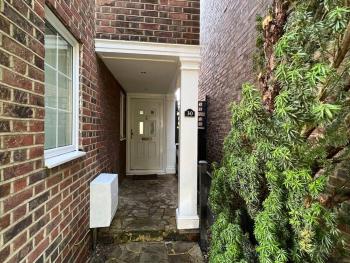 3 Bed luxury house, 10 min walk to underground, London (photo 4)