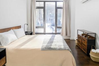 Large Upper East Side 1BD Elevator Rooftop, New York (Foto 3)