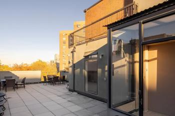 Large Upper East Side 1BD Elevator Rooftop, New York (Foto 4)