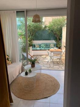 Bright studio with small terrace, Fréjus (photo 4)