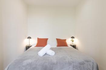 My Space Barcelona - Spacious and Modern Apartment near the Hospital Clinic, Barcelona (photo 5)