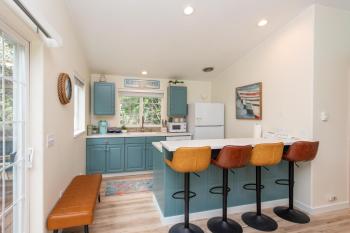 Sequim Escape with Gas Grill and Deck, Walk to Beach!, Секим (фото 3)