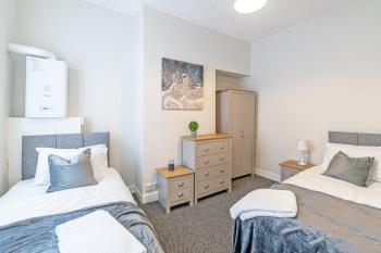 Scott House - Contractor Friendly - Sleeps 7, Liverpool (photo 4)