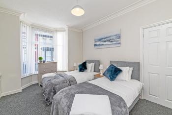Scott House - Contractor Friendly - Sleeps 7, Liverpool (photo 3)