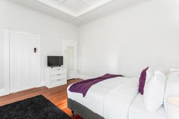 Spacious Kingsland 4BR Home, Auckland (photo 2)