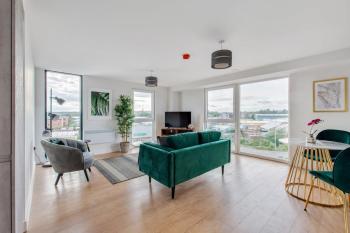 1 Bed Modern Apartment in a Converted Mill, Leeds (photo 2)