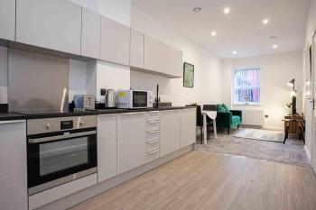 Modern & Stylish 1 Bedroom Apartment in Bolton, Bolton (zdjęcie 2)