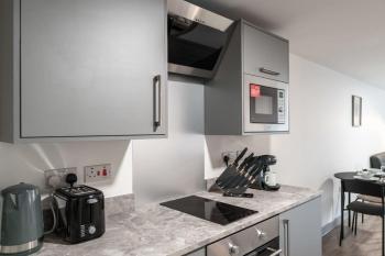 Modern 1 Bed Apartment in Liverpool Centre, Liverpool (photo 2)