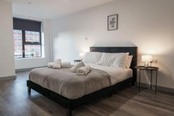 Modern 1 Bed Apartment in Liverpool Centre, Liverpool (photo 3)