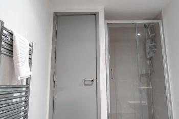 Modern 1 Bed Apartment in Liverpool Centre, Liverpool (photo 5)