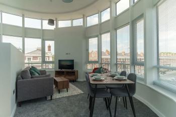 Stunning 2 Bedroom Apartment in Liverpool, Liverpool (photo 2)