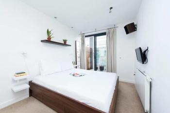 Fabulous 2 Bedroom Apartment w Balcony in London, Londyn (zdjęcie 4)