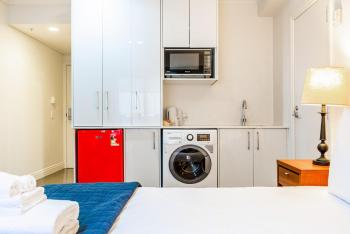 Cosy & Comfy studio on Queen St by Zodiak Stays, Auckland (Foto 5)