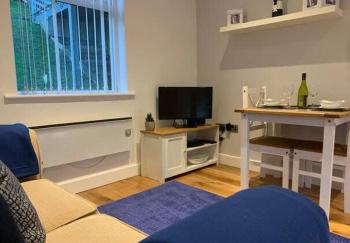 Apartment 2, 11 The Beach - Ground floor beachfront apartment - Ocholo Villas, Filey (photo 5)