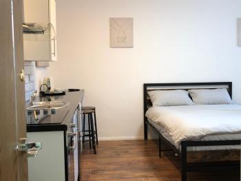 Studio in Bolton town, Short stay studio 5,, Bolton (photo 2)