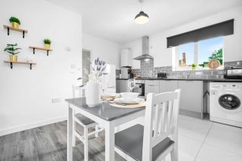 Stylish Apartment - Cradley Heath - Pet Friendly - Parking - Netflix 2MH, Birmingham (foto 3)