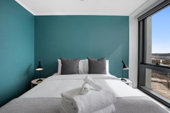 Skyline Serenade Apt with SkyCity View and Parking, Окленд (фото 2)