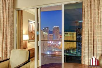 MGM Signature-33-709 F1 Track & Strip View Balcony, Las Vegas (foto 5)
