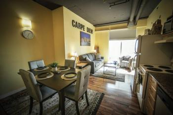 2 Full Beds, Rogers Place Downtown Central, Memorable 1 Bedroom Condo, Edmonton (Foto 2)